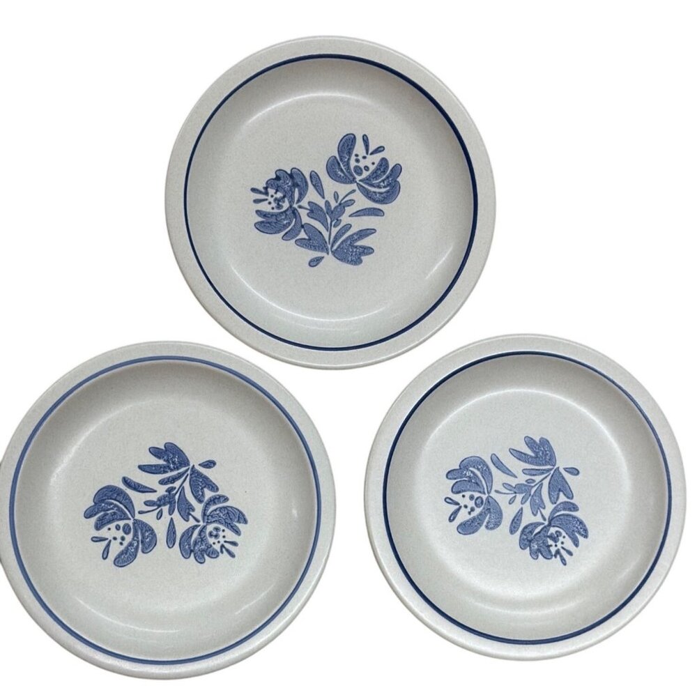 VTG‎ Pfaltzgraff Yorktowne 7" Stoneware Side Plates Set of 3 Blue Flowers READ